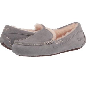 UGG women’s Ansley slippers size 8